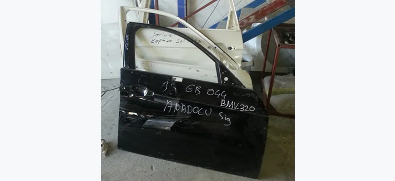 BMW 320 Sağ Ön Kapı